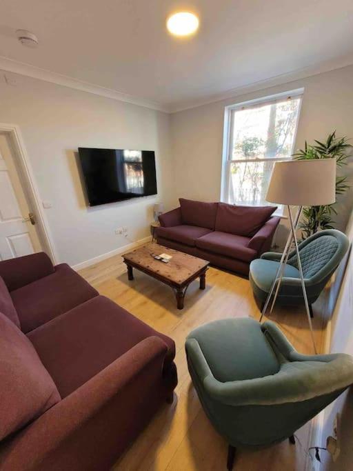 5 Bed Modern Town Centre * Челтенхам