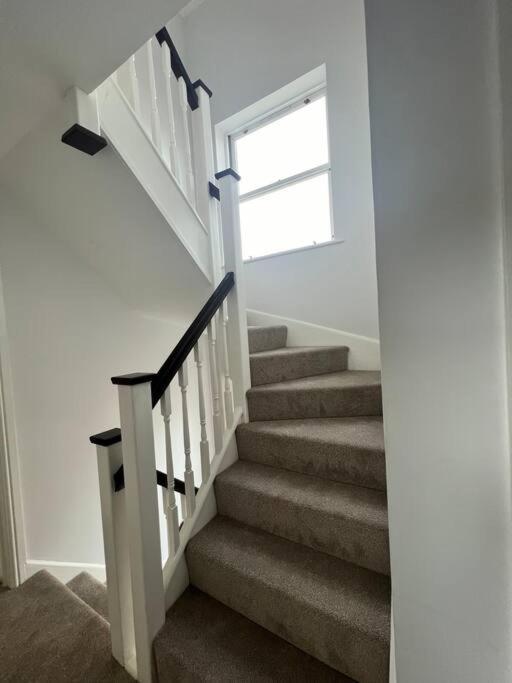Дом отдыха 5 Bed Modern Town Centre *