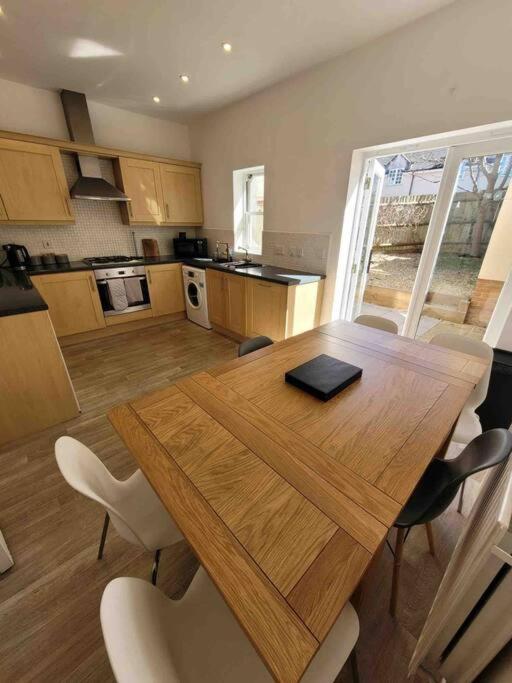 Дом отдыха 5 Bed Modern Town Centre Челтенхам